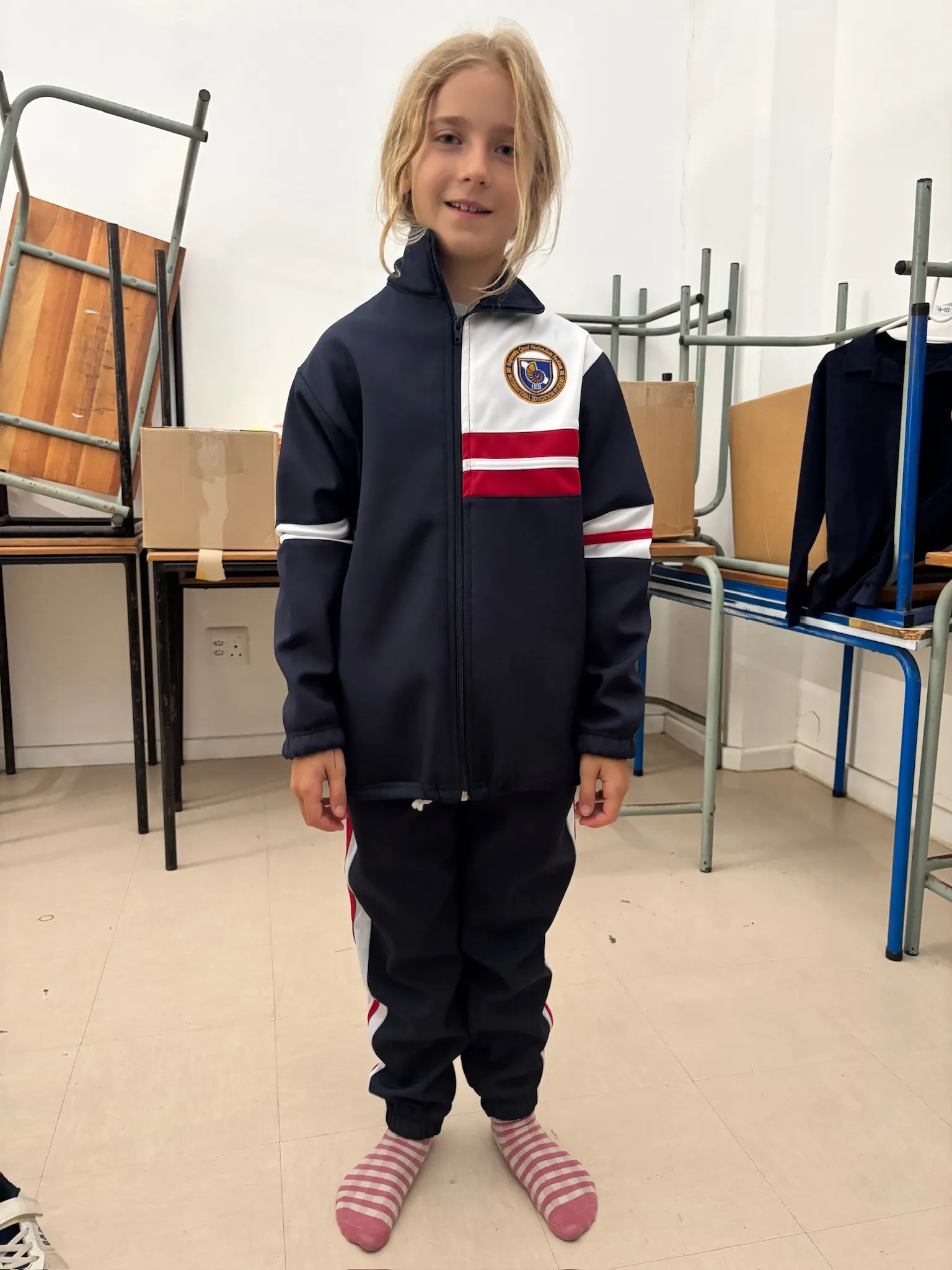 Merle im Trainingsanzug der Schule